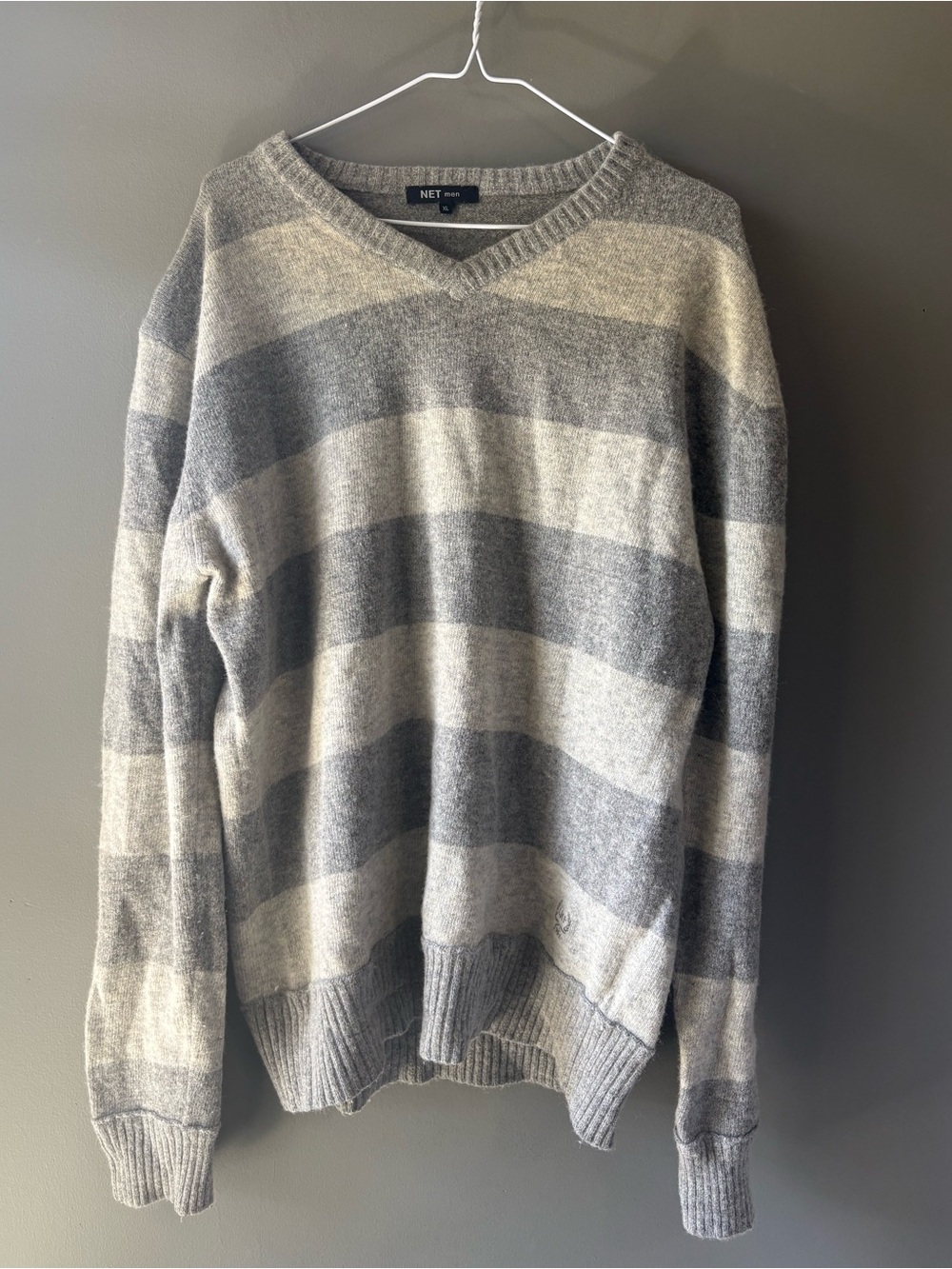 NET Men Gray Striped V-Neck Knit Sweater XL, Lambs Wool Blend - Picture 2 of 6